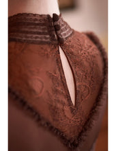 Cargar imagen en el visor de la galería, VESTIDO AZALEA MARRON
