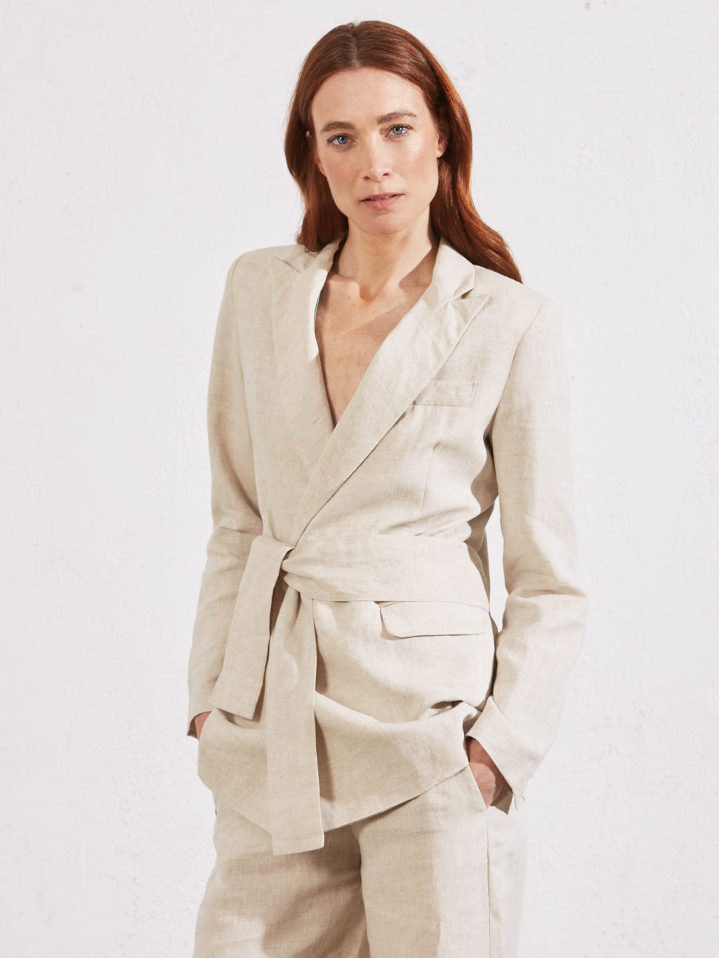 Blazer de lino color natural